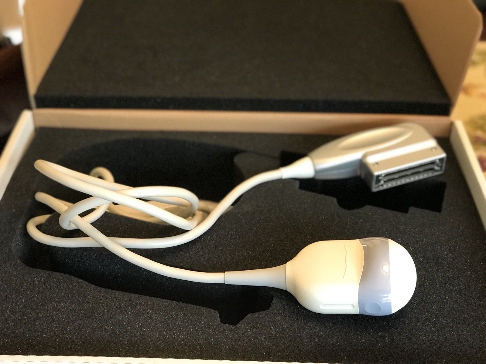 Voluson i BT11 3D/4D GE Portable Ultrasound Machine including 3D/4D probe DIAGNOSTIC ULTRASOUND MACHINES FOR SALE