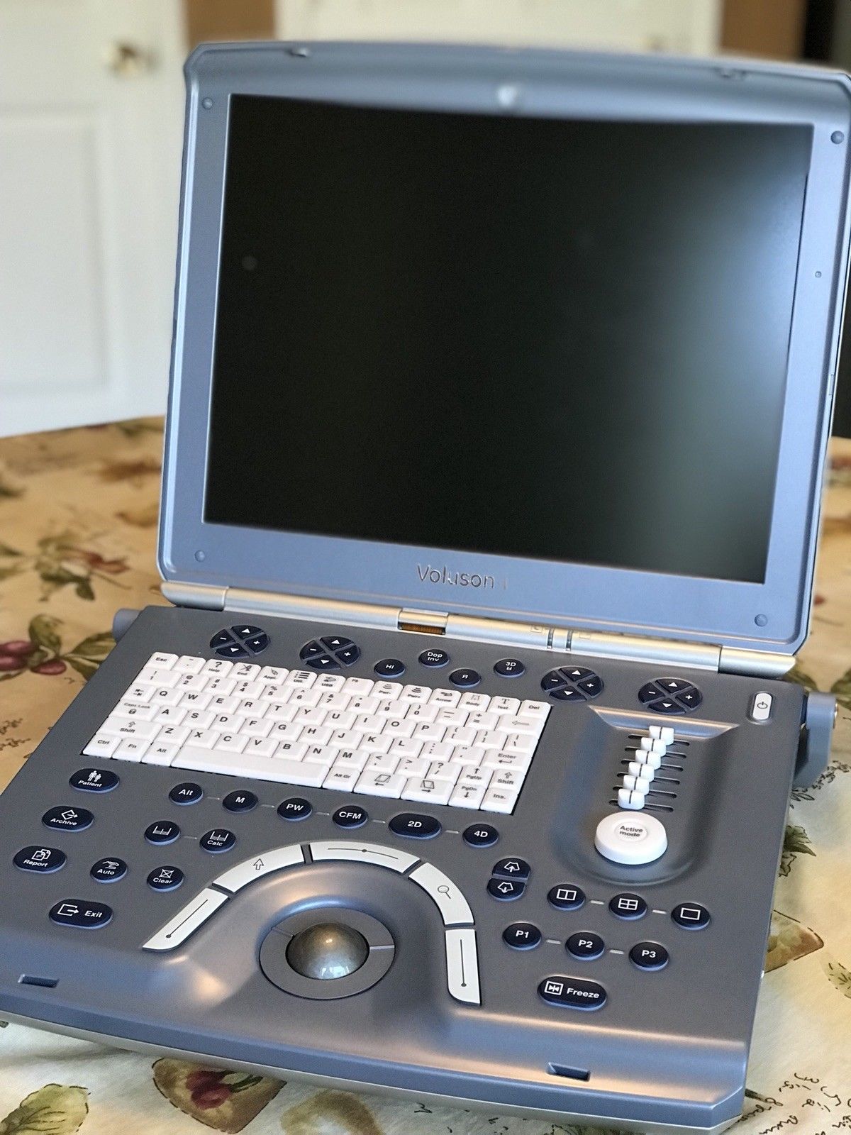 Voluson i BT11 3D/4D GE Portable Ultrasound Machine including 3D/4D probe DIAGNOSTIC ULTRASOUND MACHINES FOR SALE