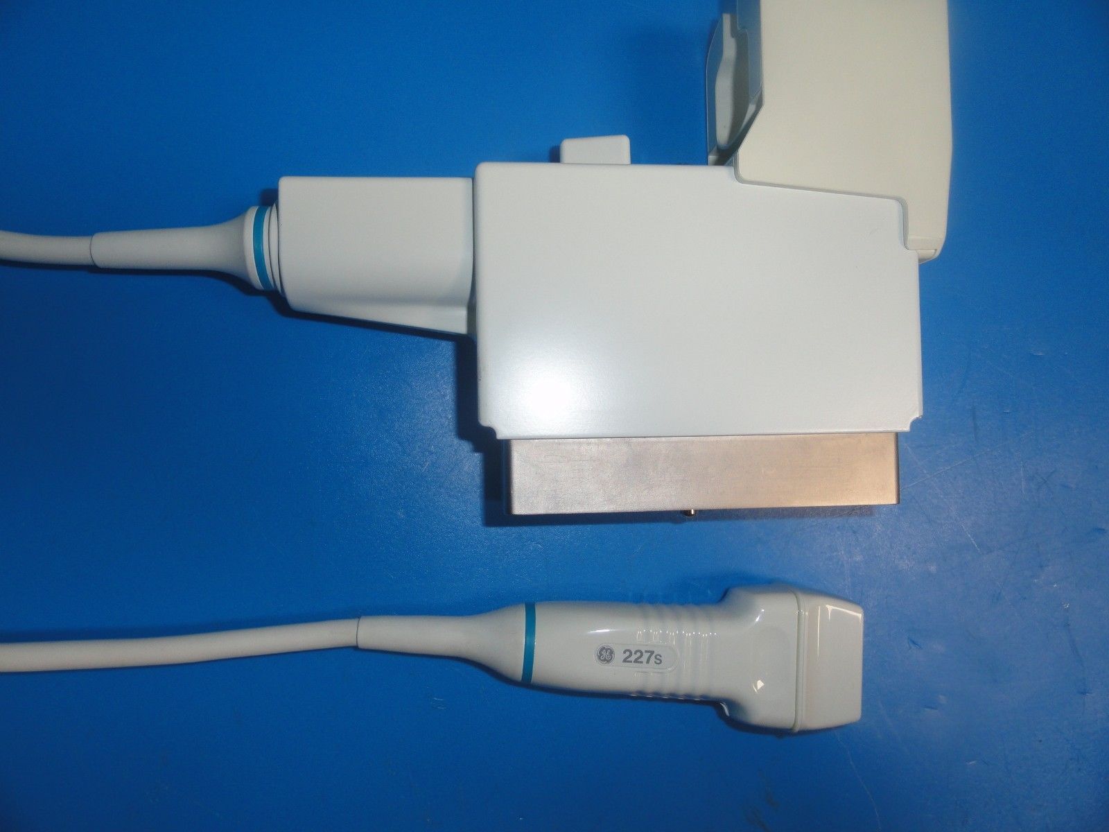 GE 227s P/N 2118743 Phased Array 2-4 MHz Probe W/ Hook for GE Logiq 700 (5979 DIAGNOSTIC ULTRASOUND MACHINES FOR SALE